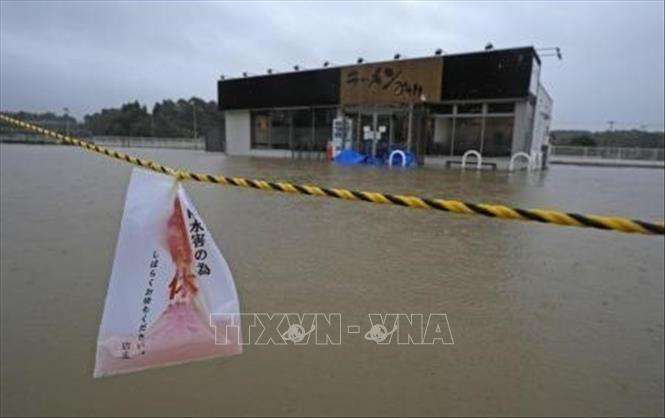 Nhật Bản sơ tán hơn 1 triệu dân và hủy hàng trăm chuyến bay do bão Dujuan